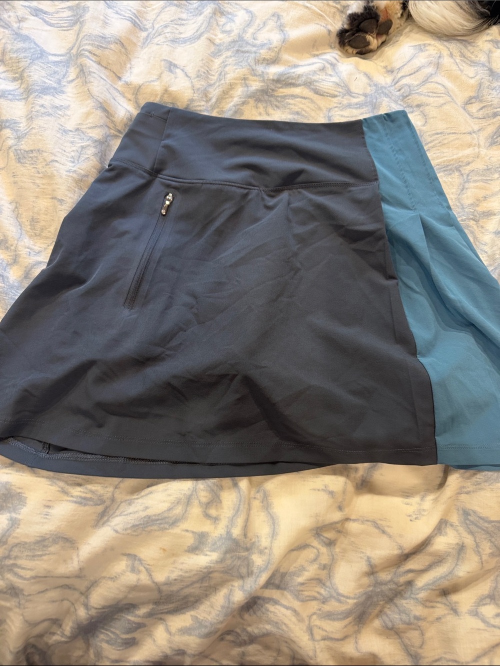 Athleta Two-Tone Navy and Light Blue Skort with Side Panel